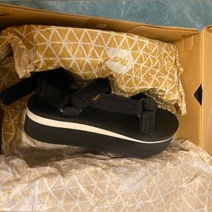 Brand new Teva women’s size 8 sandal, velcro straps for adjustment. All black